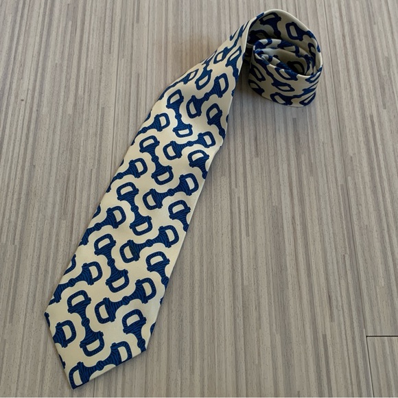 Authentic Gucci Silk Tie in Off White & Royal Blue - Picture 3 of 6